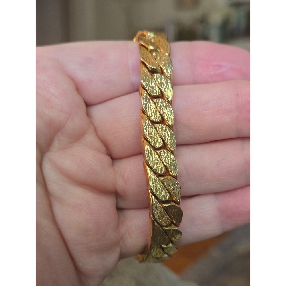 Textured Curb Laurel Leaf Gold Plated Bracelet Vintage Great Condition